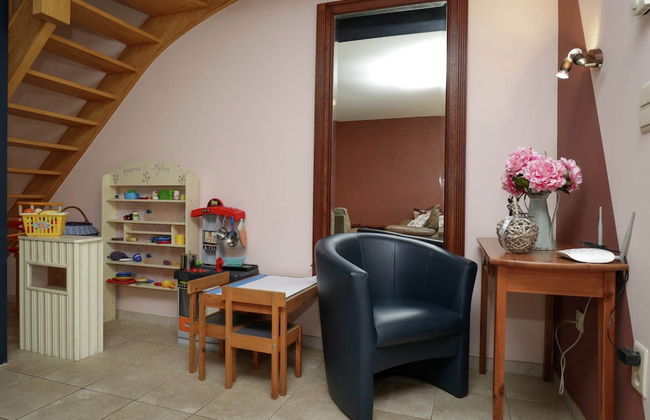 Cushy Holiday Home With Fenced Garden - Photo 20