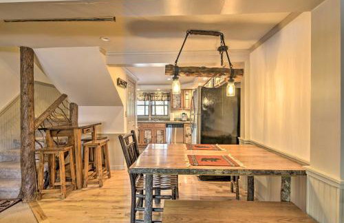 Townhome with Deck Walk to Mirror Lake and Main St! - Foto 3