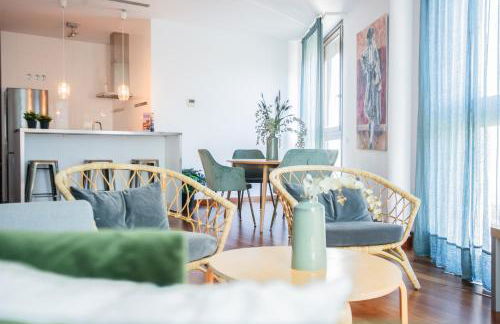 AZZ Sevilla Torre de la Plata Apartamentos - Photo 82