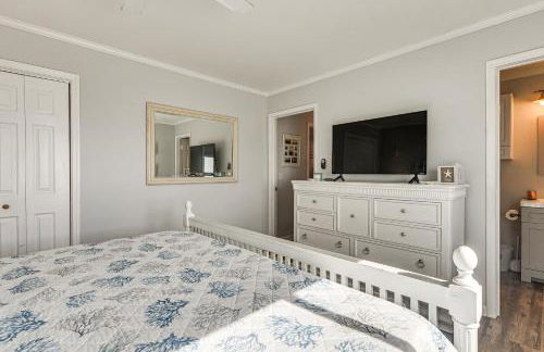 Ocean Isle Beach Condo with Balcony Steps to Shore! - Foto 16