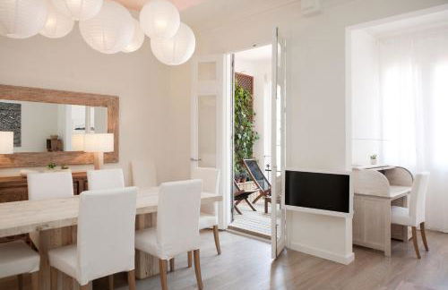 Casanova Charm 4BDR Apartment - Photo 4