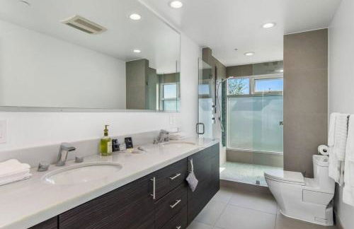 Spacious 4BR Retreat with Private Pool, Pool Table and Fast Wi-Fi Sleeps 9 Quiet Clinton Location - Foto 39