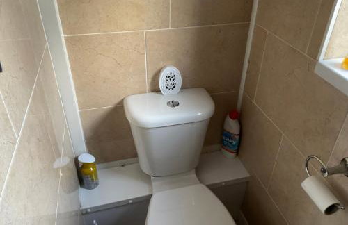 1st Floor Hillview 2 bedroomed Central Location No pets - Foto 12