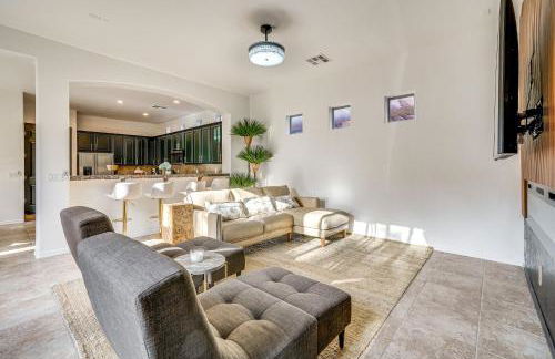 Relax Poolside! Home 6 Mi to Camelback Ranch - Foto 4