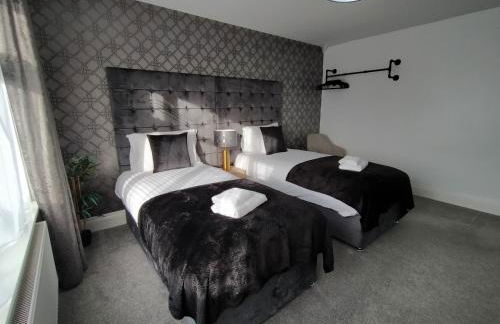 Sirius House - sleeps 7, driveway, garden - Photo 5