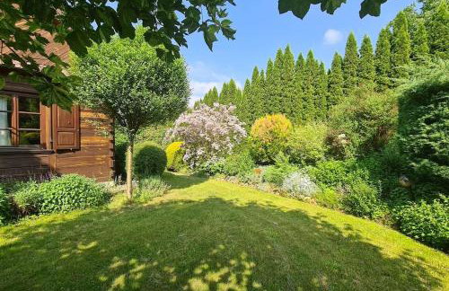 Agroturystyka Nad Bystra - Drewniany dom z pięknym ogrodem - Photo 13