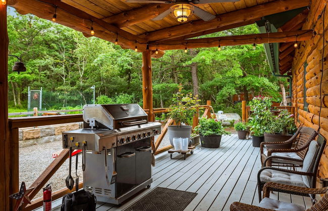 The Bigwood Cabin by Avantstay Hot Tub Firepit Pool Table Private Yard - Photo 61