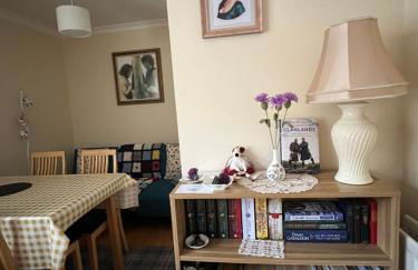 Old town, free parking, Outlander experience - Photo 4