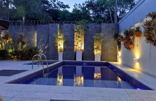 Casa alto padrão na Ferradura em condomínio com piscina privativa - Foto 1