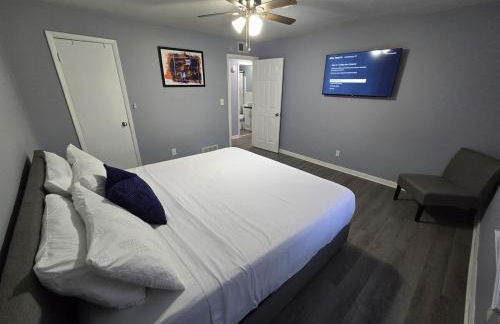 2 King Beds Near Airport - The Silver Hideaway - Foto 1