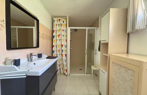 Maison de campagne lumineuse spacieuse dans impasse au calme a proximité d'un chateau deux vérandas grand jardin cabane pour vélos, pres Port en Bessin et Bayeux, proche plages du débarquement - Foto 10