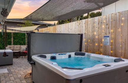 Coastal Retreat with Hot Tub Ocean Views Backyard Fun Newport Oasis by AvantStay - Foto 2