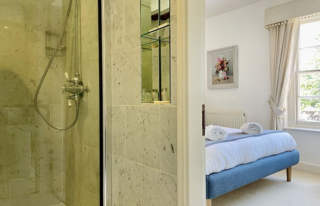 Dolls House - Luxury Townhouse - From 400 Per Night - Photo 47