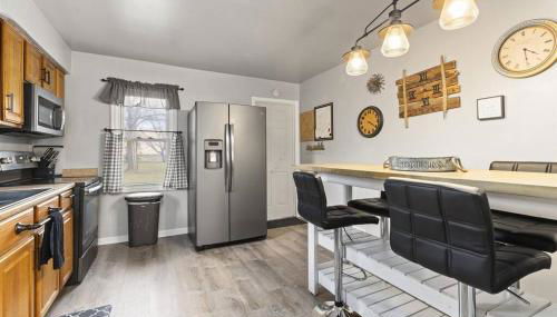 Great Location! Cozy Home with Huge Backyard - Foto 4