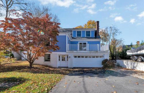 Waterfront Retreat with Private Dock and Fire Pit, Sleeps 8, Outdoor Dining, Spa-Style Primary, Gourmet Kitchen with Dual Dishwashers, Gas Fireplace, River Views, Bright Open Layout, Central AC, Perfect Coastal Escape for Families, 24 Hr Hospitality - Foto 15