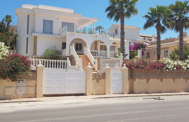 3-bed Villa Sleeps 8 With Private Pool - Foto 29