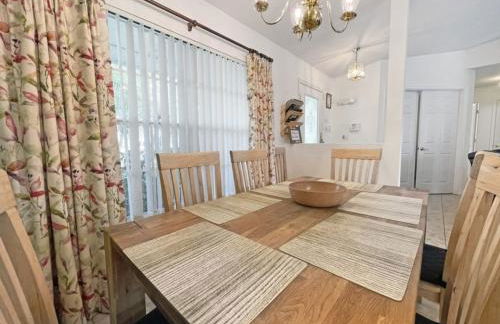 Greatest Grove 4 Bedroom Home by RedAwning - Foto 19