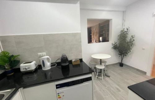 Family-Friendly Home in Central Barcelona 4BDR - Photo 16