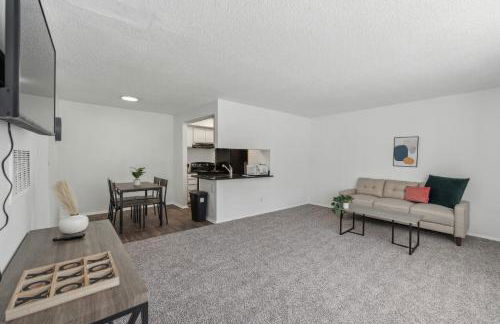 Northcliffe 104 I Fully Furnished 1 Bedroom 1Bth - Foto 11