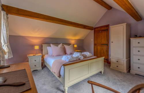 The Owl House - Hot Tub Adventures in Moreton - Pass the Keys - Foto 29