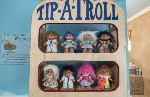 Lakefront Mansion on 10 Acres - Sleeps 15-45 - Foto 33