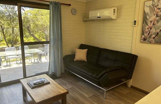 Emu Beach Chalets - Photo 24