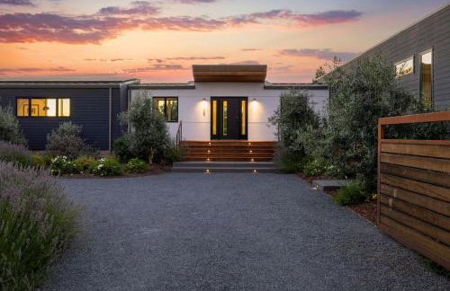 Year-Round Heated Pool - Hot Tub - Fire Pit - Lawn - Foto 37