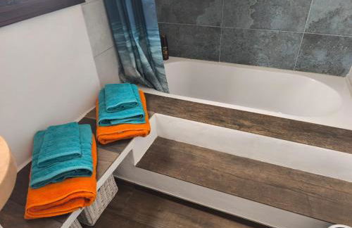 Künstlerhaus Finca Madreselva mit atemberaubenden Weitblick mit Infinitypool, kleinen Teichen und vielen Sitzplätzen in Tolox Malaga im Nationalpark Sierra de las Nieves, ideal für Entspannung, aber auch zum Wandern - Foto 75