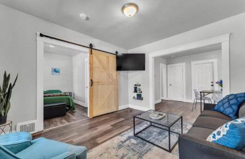 Bright 2BR South Hills - Old Brooklyn Home - Foto 22