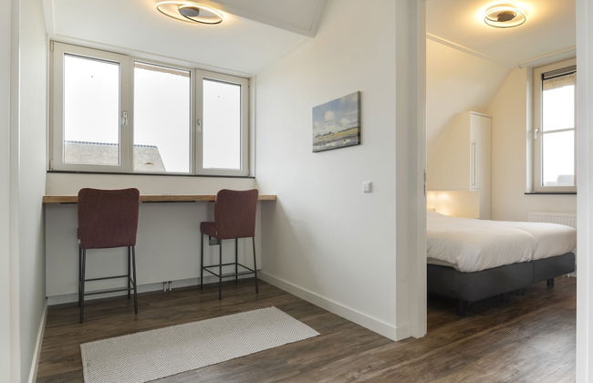 Chic Villa With a Fireplace at Tjeukemeer - Photo 7