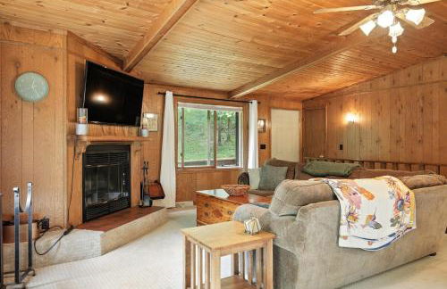 The Treehouse Lakes & Trails Cabin cabin - Photo 11