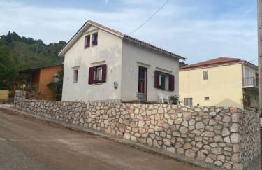 Robola Retreat Cottage - Photo 1