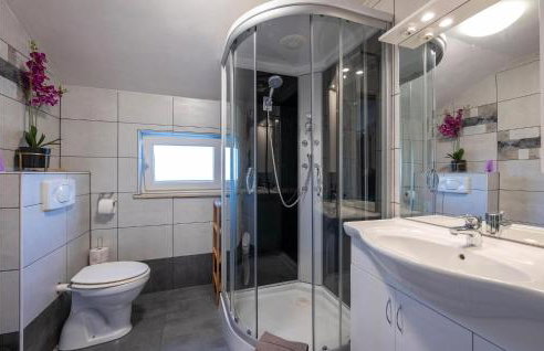 Amazing Apartment In Krsan With Wifi - Photo 23