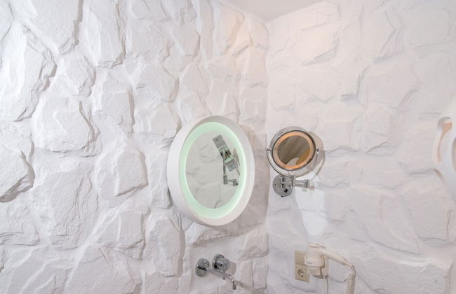 Spiros Hotel - Photo 41