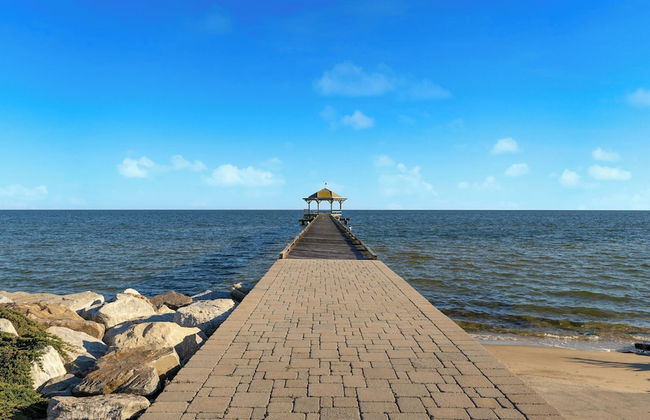 Bay Estate Luxe Waterfront Home w/ Private Pier, Main+guest House, Bay Views - Foto 54