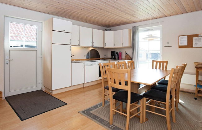 6 Person Holiday Home on a Holiday Park in Grasten - Foto 3