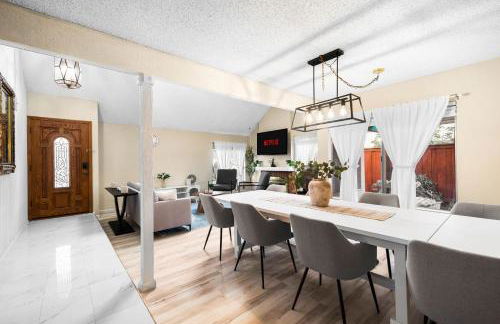 Mira Mesa Family Retreat 4BR with Balcony and Firepit - Photo 32