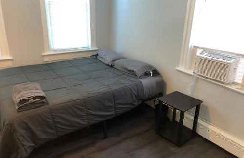 Private 2-bedroom apartment, free parking, direct bus to NYC Manhattan only 2 blocks away, MetLife Stadium FIFA World Cup 25 minutes away - Foto 1