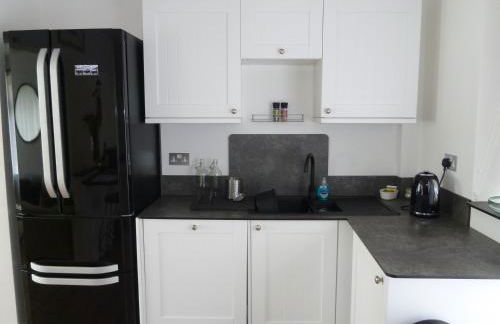 Two Sails Brixham - Spacious modern family seaside home - parking - wood-burner - dog friendly - Photo 7