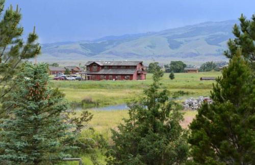 Remote Six-Bedroom Lodge for Rent near the Chico Hot Springs, Montana - Photo 7