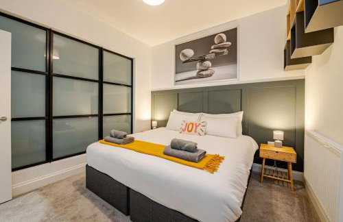 Brand New Apt - Beach Breeze Spacious 1-Bedroom Apartment with parking - sleeps 4 ppl- internet - Foto 53