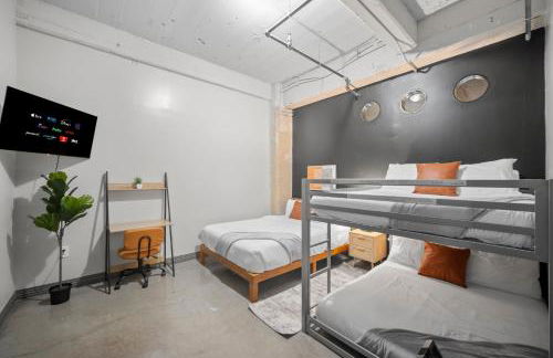 Stunning Downtown Apartment with Pool, Laundry, Parking - Foto 6