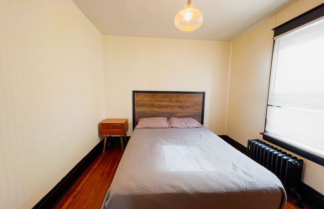 The Pub with Private Yard & Parking, Near the Falls & Casino by Niagara Hospitality - Foto 11