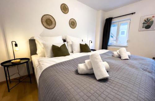 KUELhome - STYLISCHE ZENTRALE WOHNUNG MIT KÜCHE UND PARKPLATZ IN SEITENSTRAẞE - Foto 16