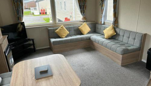 Delightful two bedroom caravan on Par Beach. - Foto 2