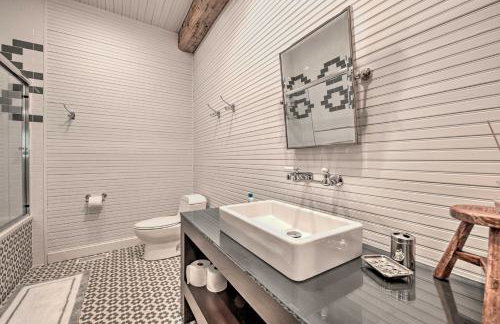 Luxe Barndominium with Home Gym, Theater, and More! - Foto 18