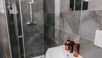 CHEQUER block of apartments - Foto 3, Shower