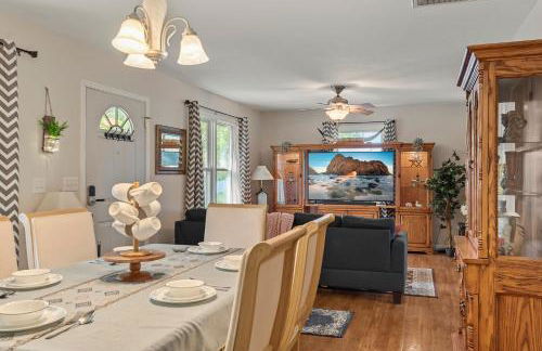 Modern Bungalow Home with Mid-Century Flair - Photo 7