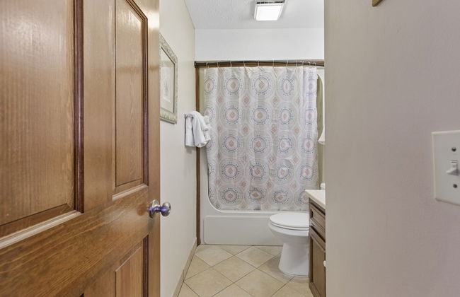 Spacious Modern Condo - 1st Floor - One Block to the Beach - Foto 14