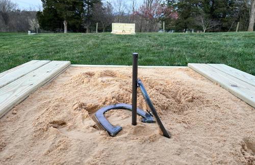 The Orchard, a family friendly home- hot tub, fire pit, yard games - Foto 41